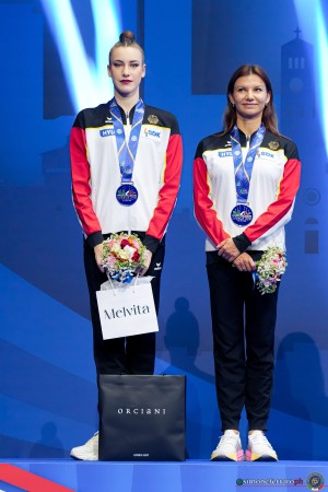 podium all around sfe01050 copia simone ferraro ph